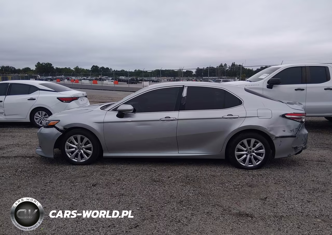 2018 Toyota Camry Le VIN:JTNB11HK5J3042581 - 14