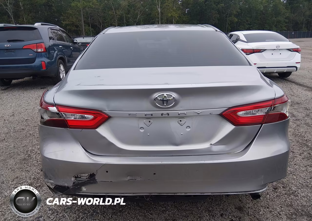 2018 Toyota Camry Le VIN:JTNB11HK5J3042581 - 16
