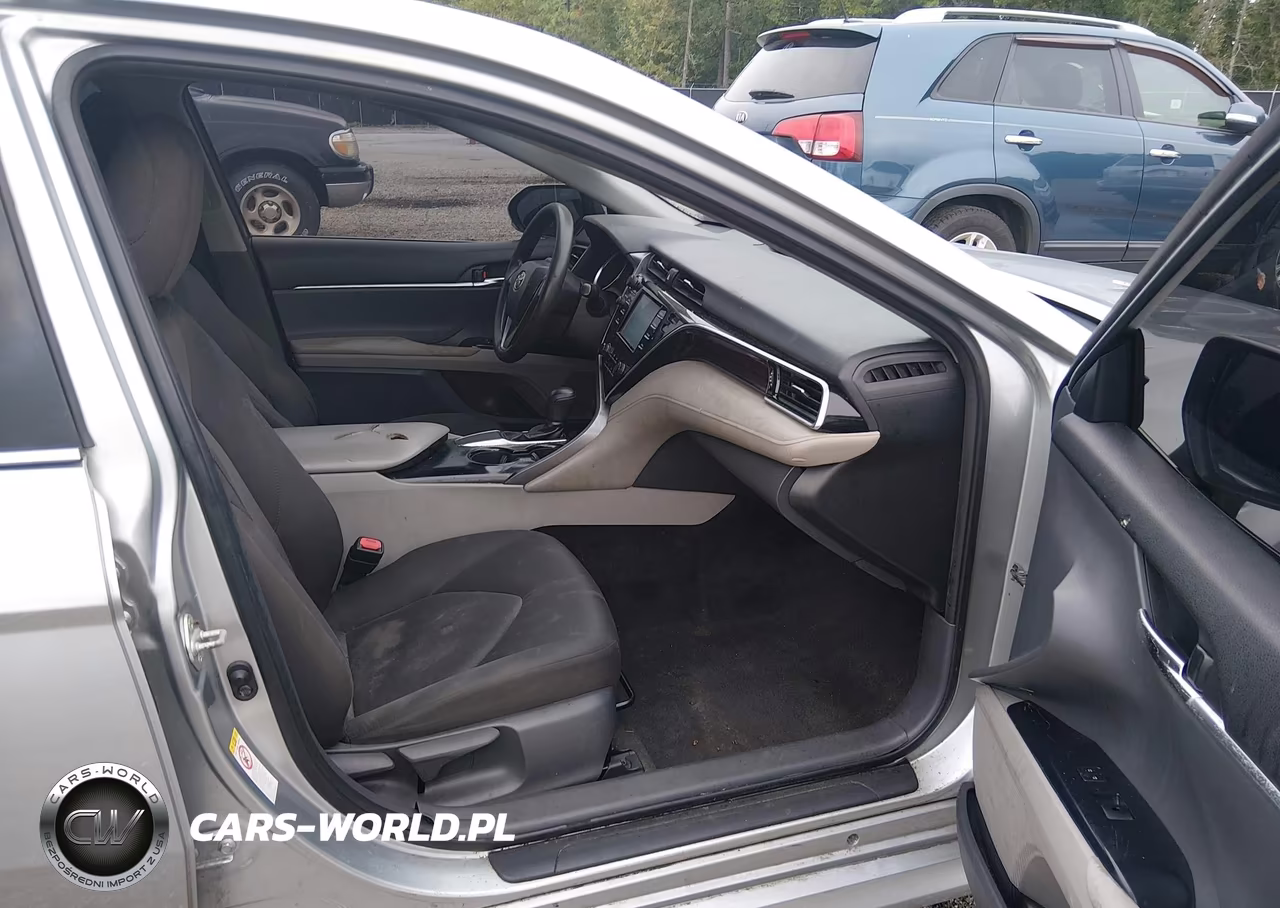 2018 Toyota Camry Le VIN:JTNB11HK5J3042581 - 5