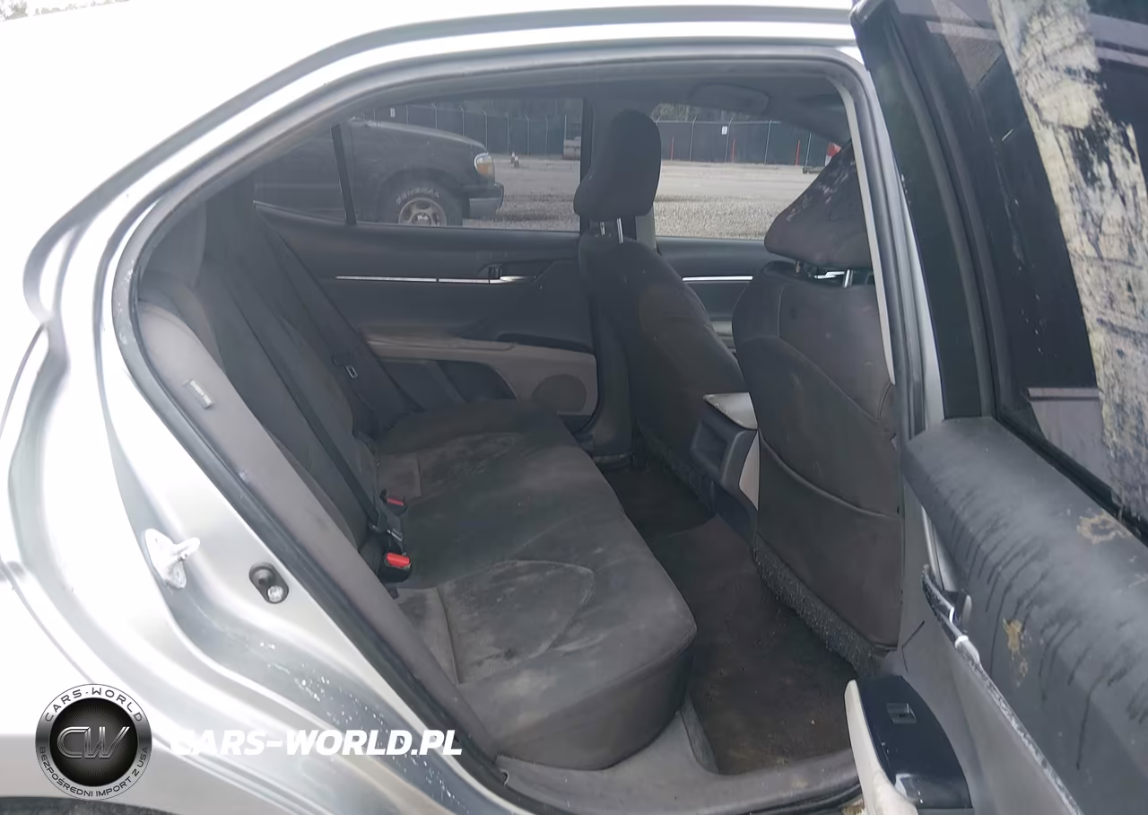2018 Toyota Camry Le VIN:JTNB11HK5J3042581 - 8