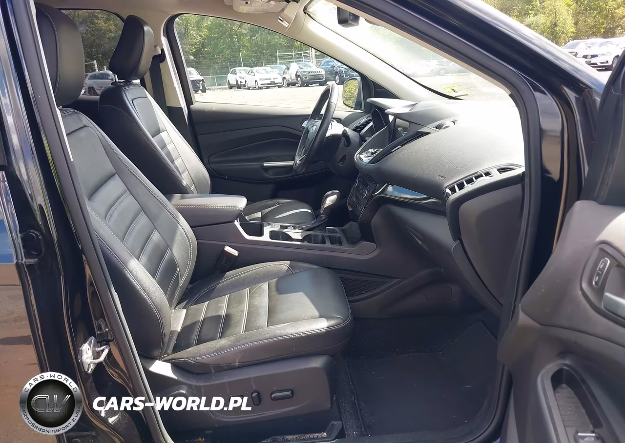 2019 Ford Escape Titanium VIN:1FMCU9J96KUB42007 - 5