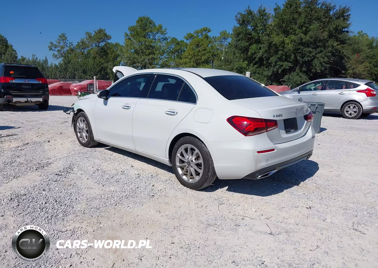 2020 Mercedes-Benz A 220 4Matic VIN:W1K3G4FB7LW043878 - 3