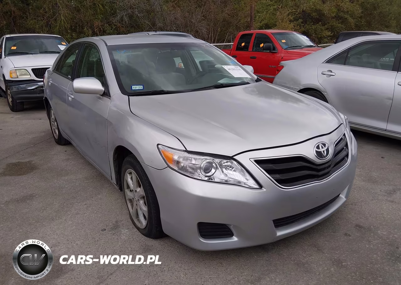 2010 Toyota Camry Le – zdjęcie 1 z 16