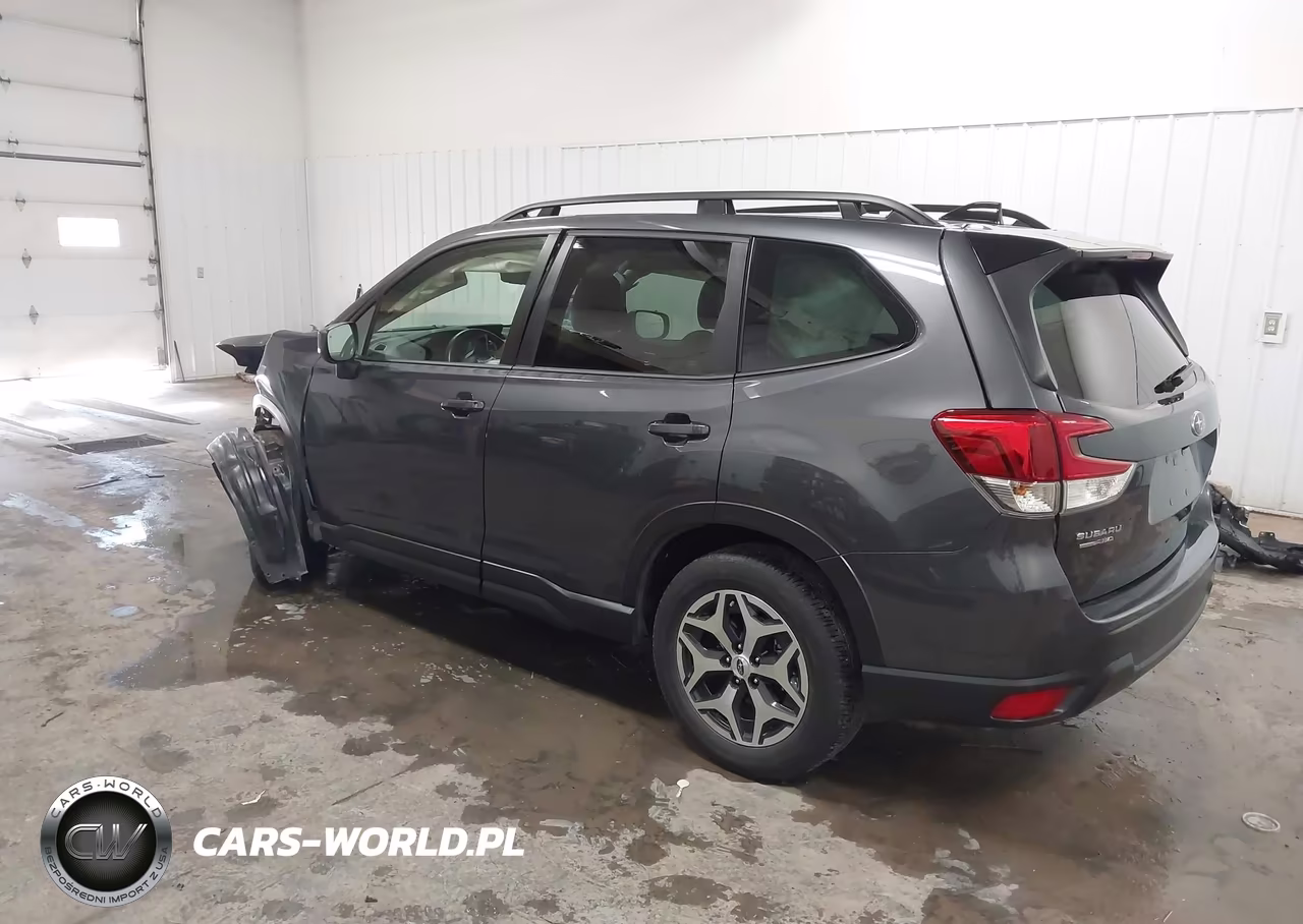 2024 Subaru Forester Premium VIN:JF2SKADC3RH449301 - 3