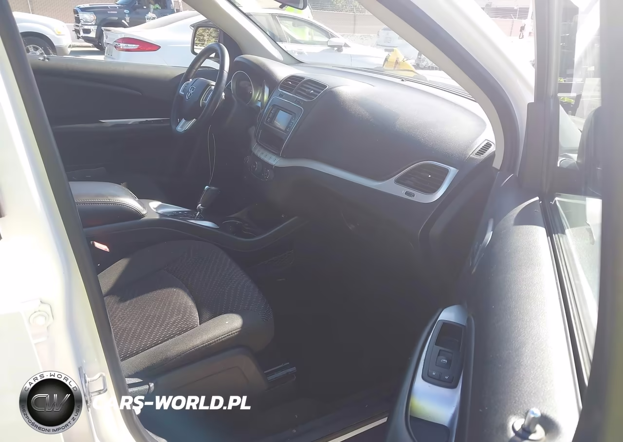 2018 Dodge Journey Se VIN:3C4PDCAB9JT322936 - 5