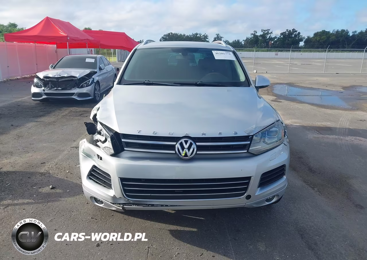 2014 Volkswagen Touareg 3.6L Sport VIN:WVGEF9BP9ED005762 - 12