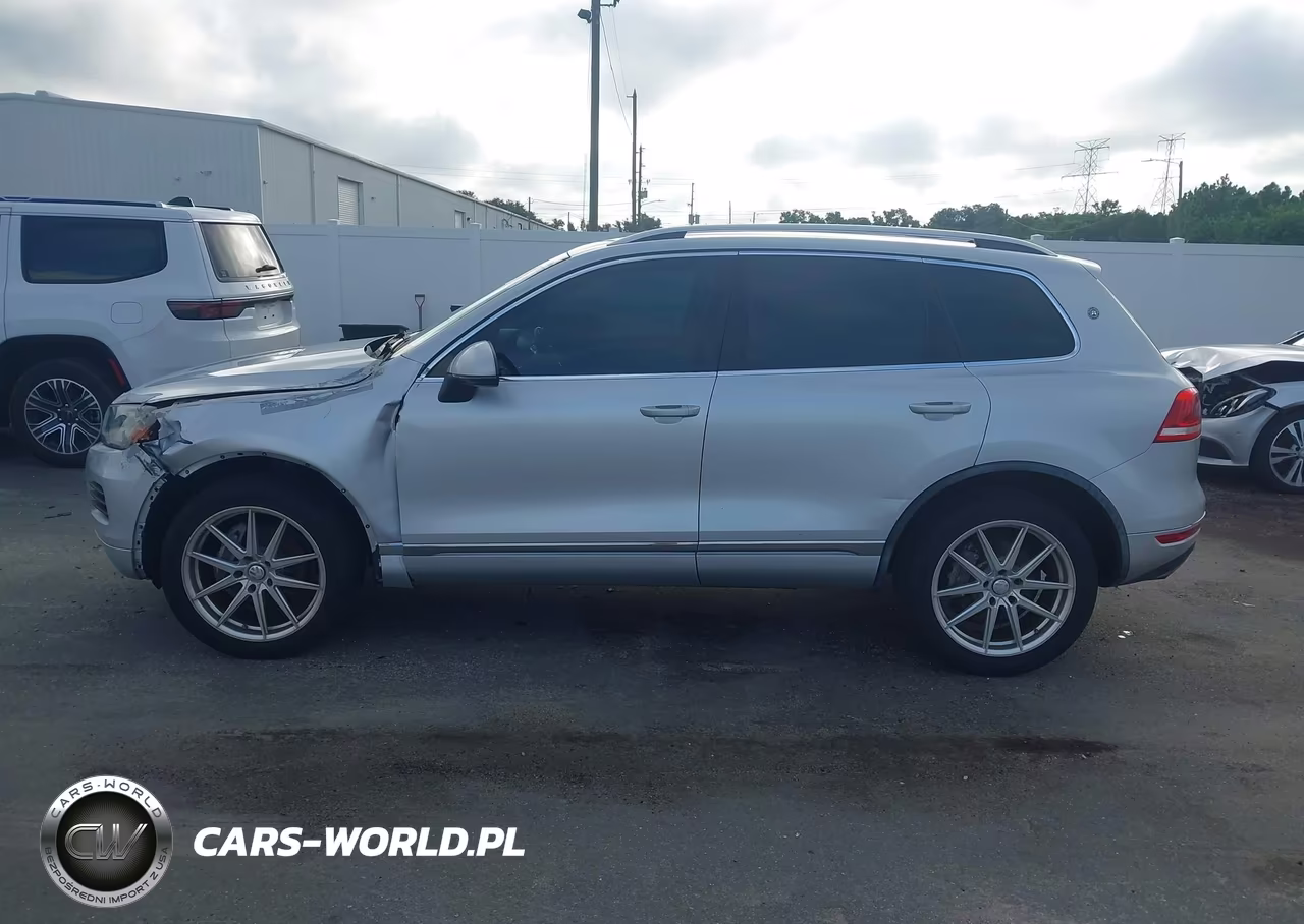 2014 Volkswagen Touareg 3.6L Sport VIN:WVGEF9BP9ED005762 - 14