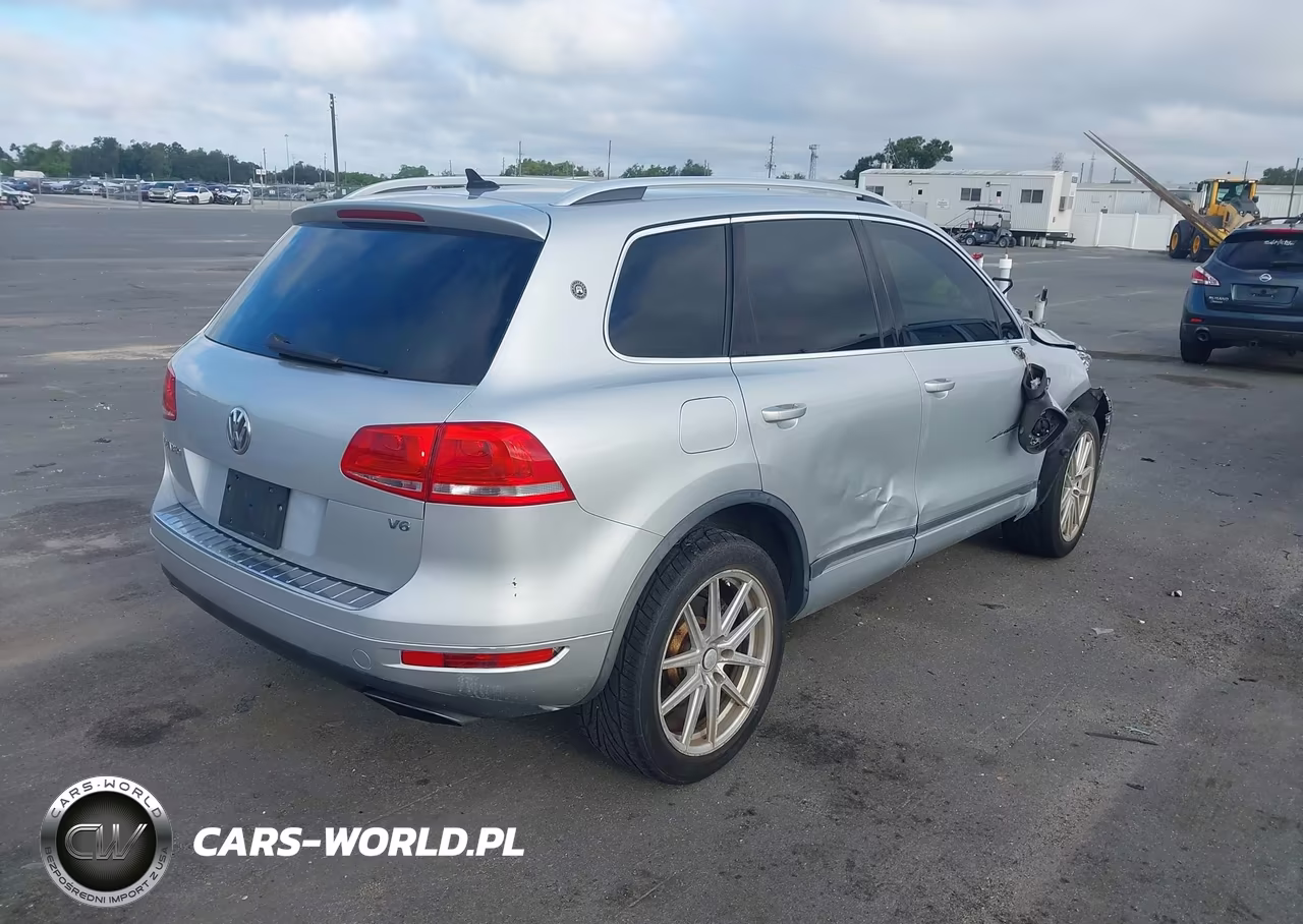 2014 Volkswagen Touareg 3.6L Sport VIN:WVGEF9BP9ED005762 - 4