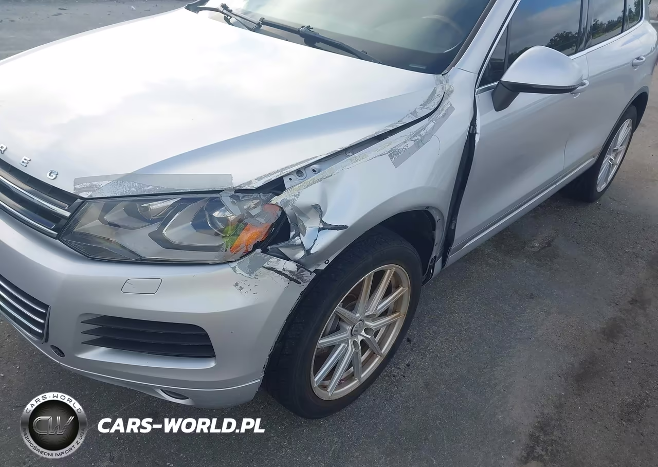 2014 Volkswagen Touareg 3.6L Sport VIN:WVGEF9BP9ED005762 - 6