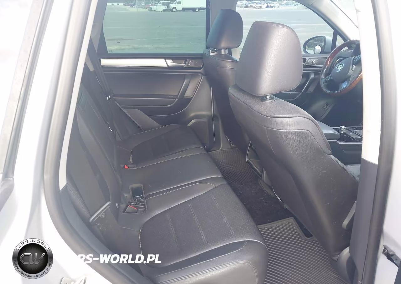 2014 Volkswagen Touareg 3.6L Sport VIN:WVGEF9BP9ED005762 - 8