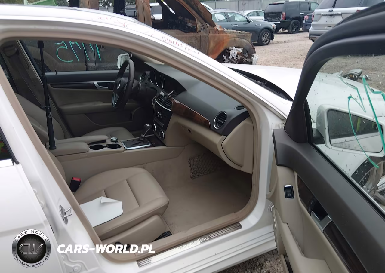 2014 Mercedes-Benz C 300 Sport 4Matic VIN:WDDGF8AB2EG237301 - 5