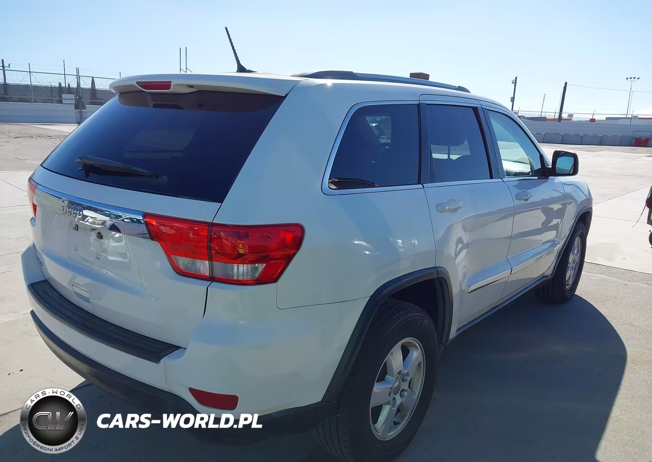 2011 Jeep Grand Cherokee Laredo VIN:1J4RS4GG8BC569024 - 4
