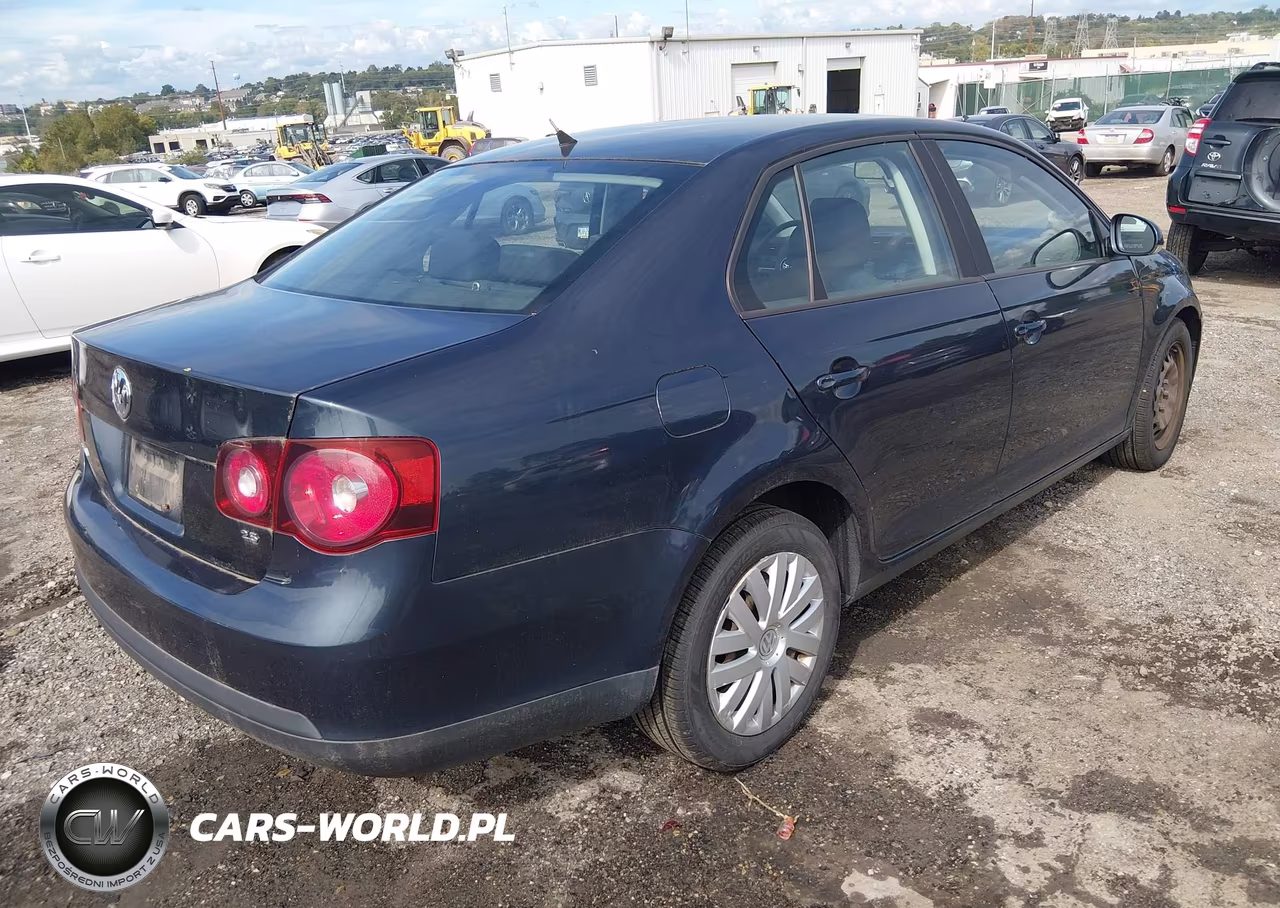 2010 Volkswagen Jetta S VIN:3VWJZ7AJ4AM083048 - 4