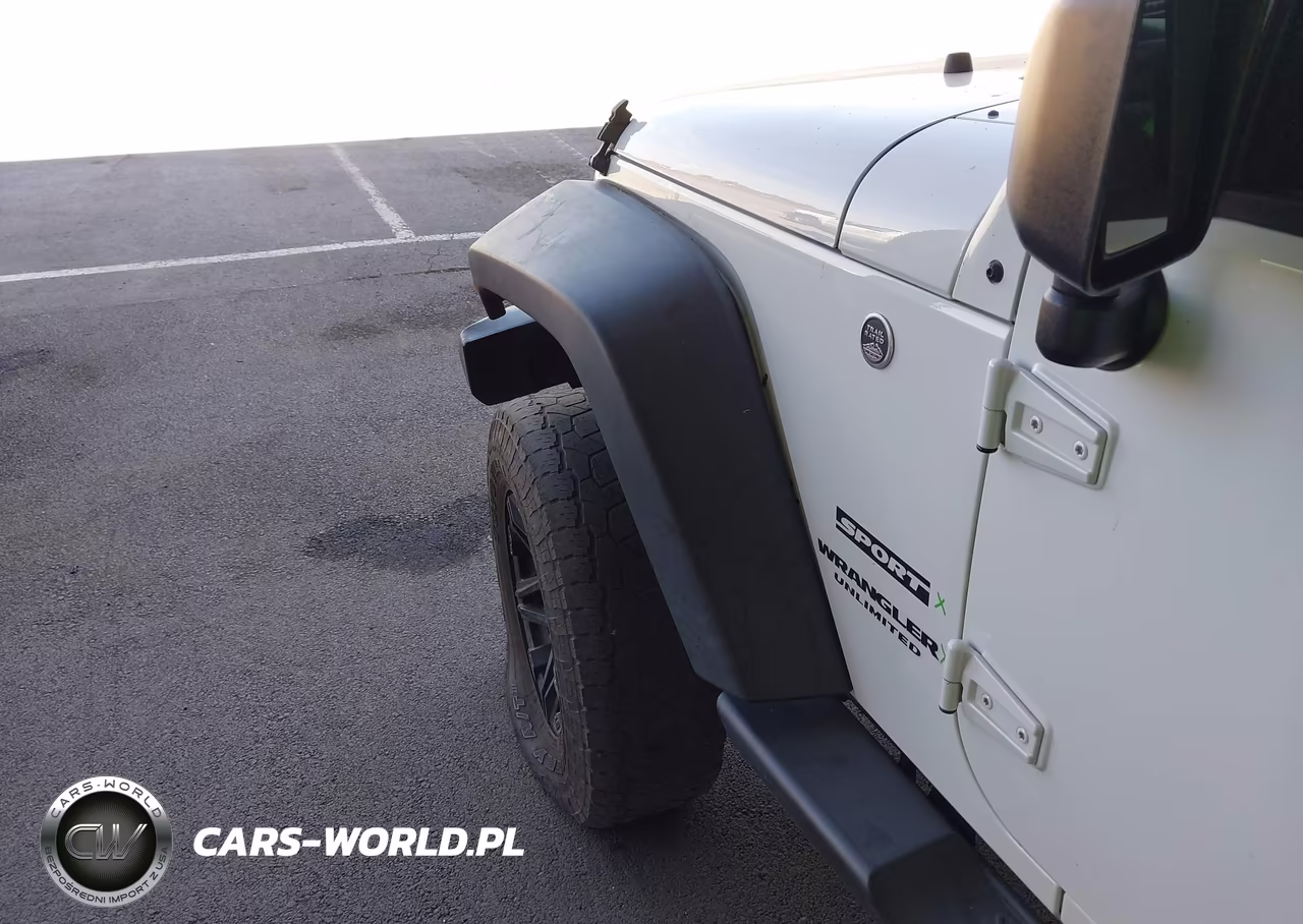 2017 Jeep Wrangler Unlimited Sport 4X4 VIN:1C4BJWDG9HL678093 - 18