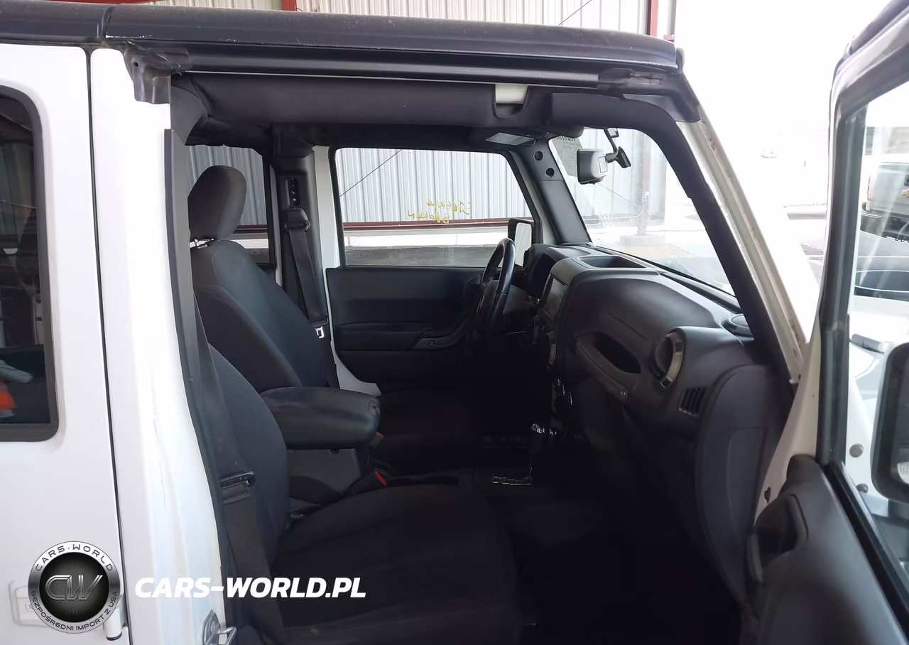 2017 Jeep Wrangler Unlimited Sport 4X4 VIN:1C4BJWDG9HL678093 - 5
