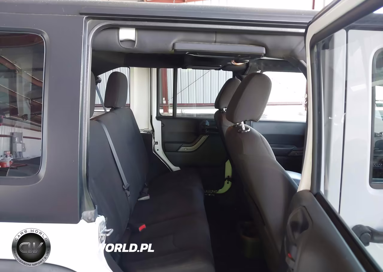 2017 Jeep Wrangler Unlimited Sport 4X4 VIN:1C4BJWDG9HL678093 - 8