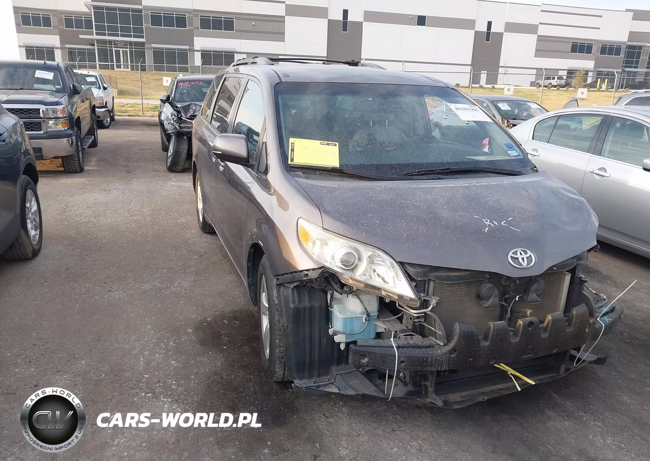 2015 Toyota Sienna Le 8 Passenger