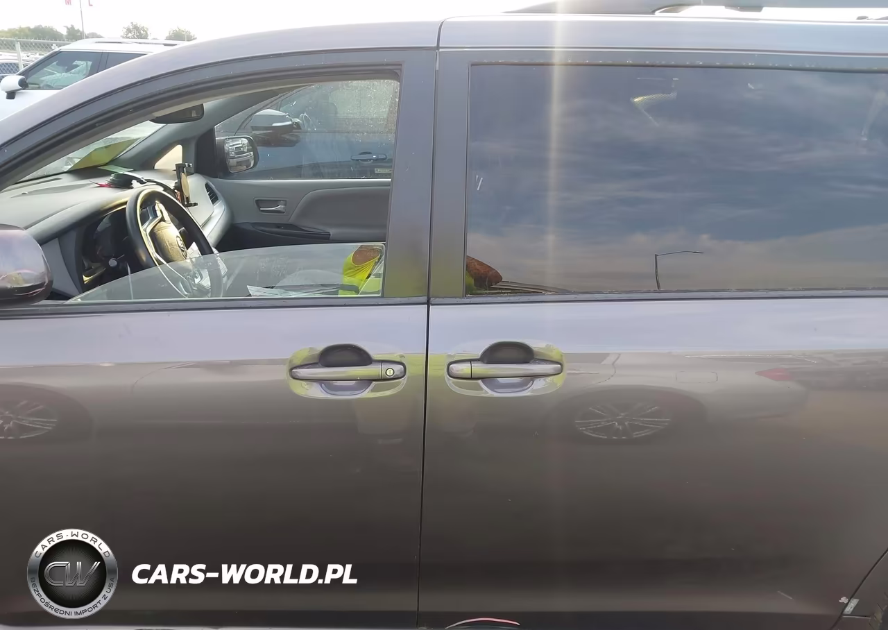 2015 Toyota Sienna Le 8 Passenger VIN:5TDKK3DC1FS593351 - 15