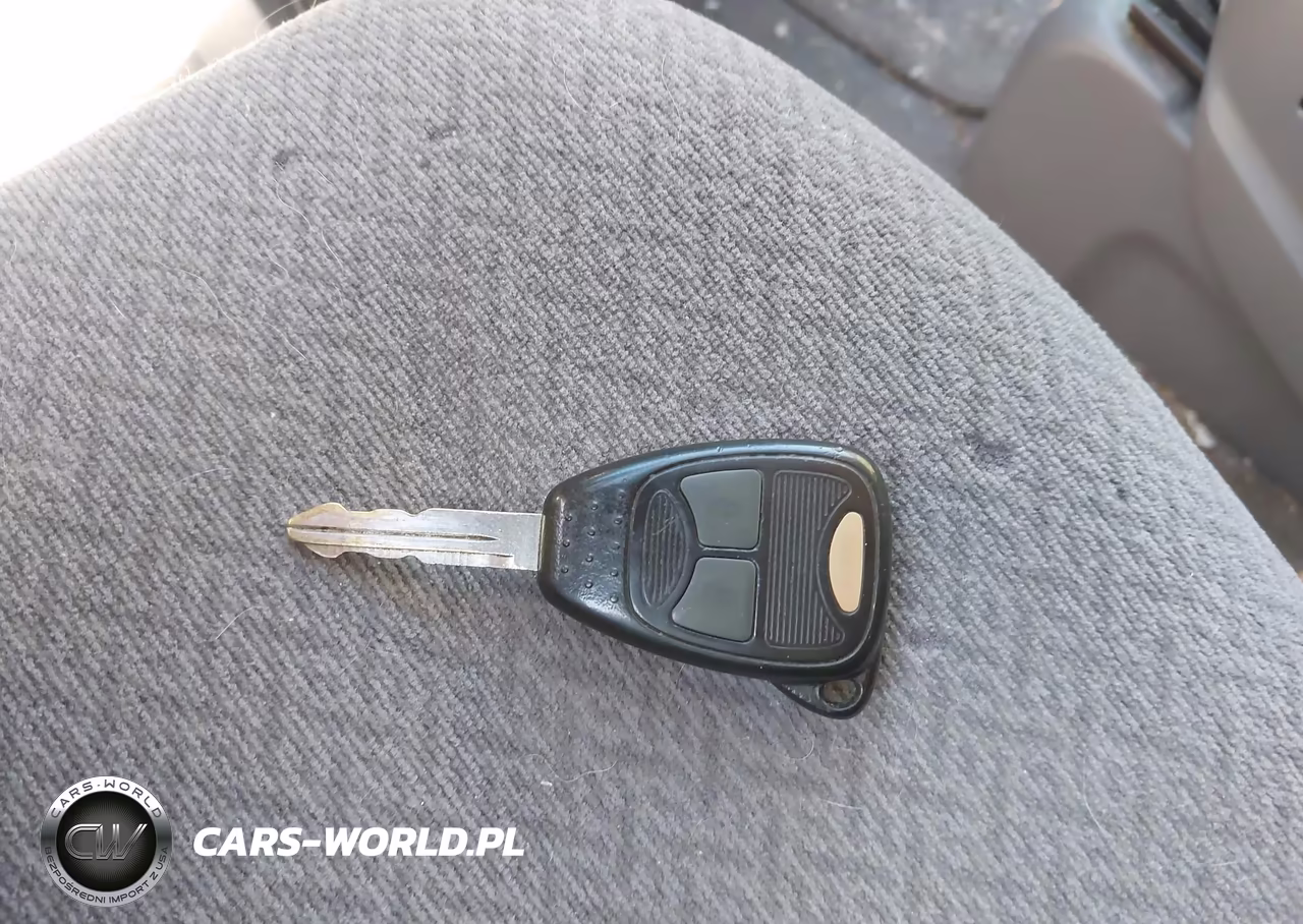 2007 Chrysler Town & Country VIN:1A4GJ45R87B148982 - 11