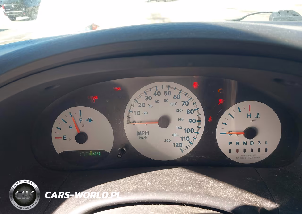 2007 Chrysler Town & Country VIN:1A4GJ45R87B148982 - 7