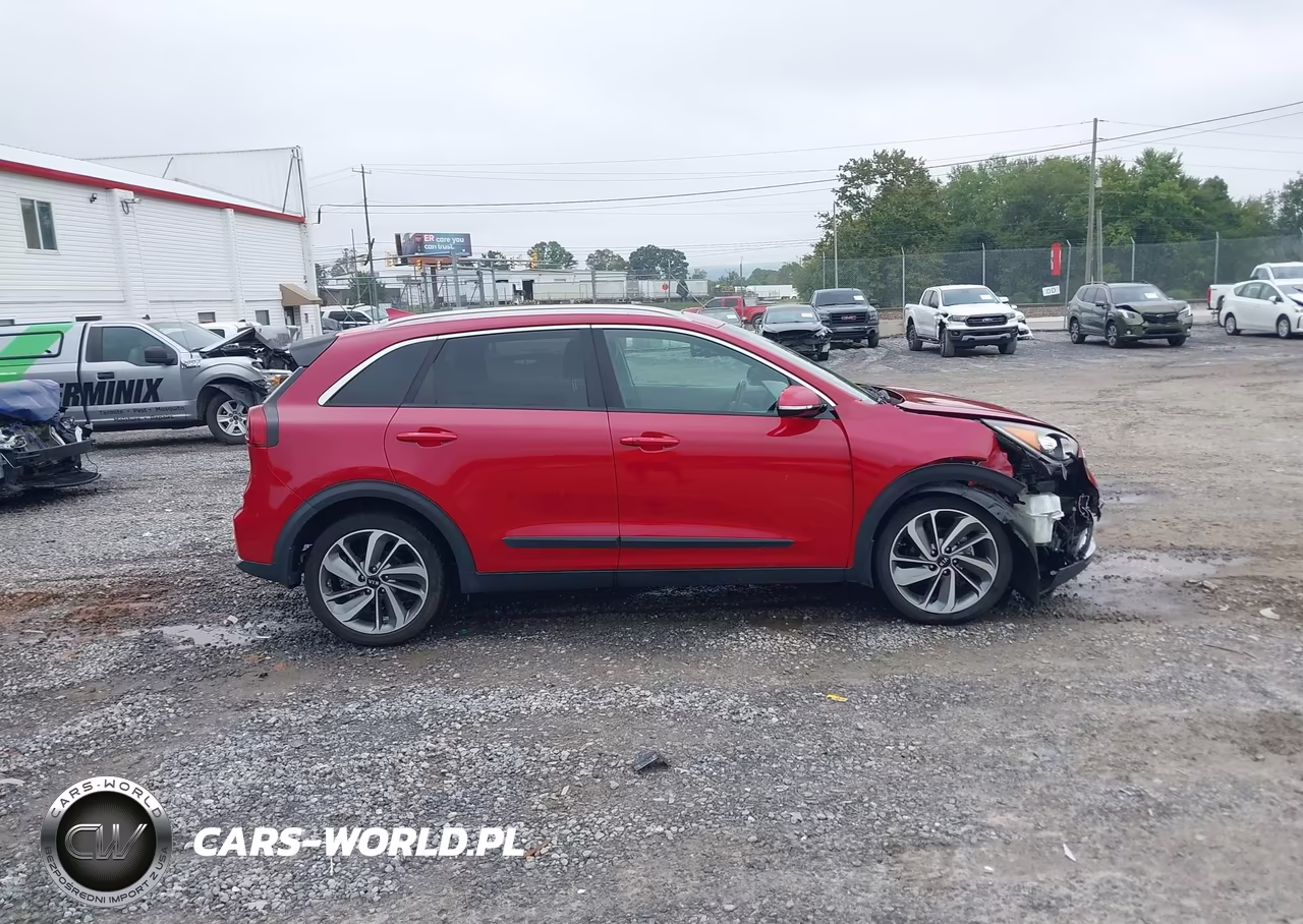 2018 Kia Niro Touring VIN:KNDCE3LC9J5120535 - 13
