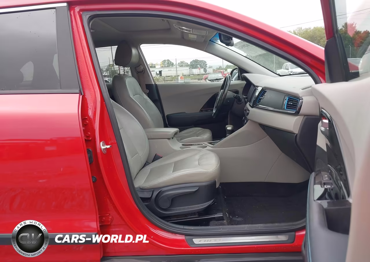 2018 Kia Niro Touring VIN:KNDCE3LC9J5120535 - 5