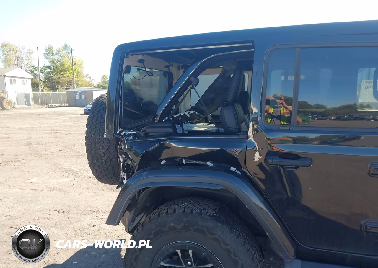 2025 Jeep Wrangler 4-Door Recon 4X4 VIN:1C4RJXFN4SW562368 - 17
