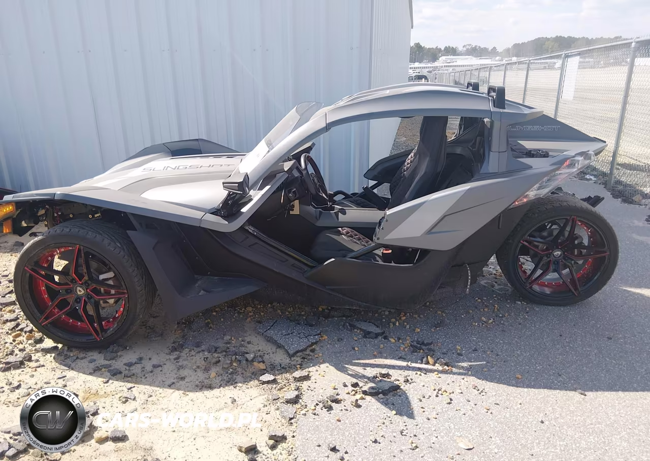2018 Polaris Slingshot VIN:57XAAPFA2J8130155 - 13