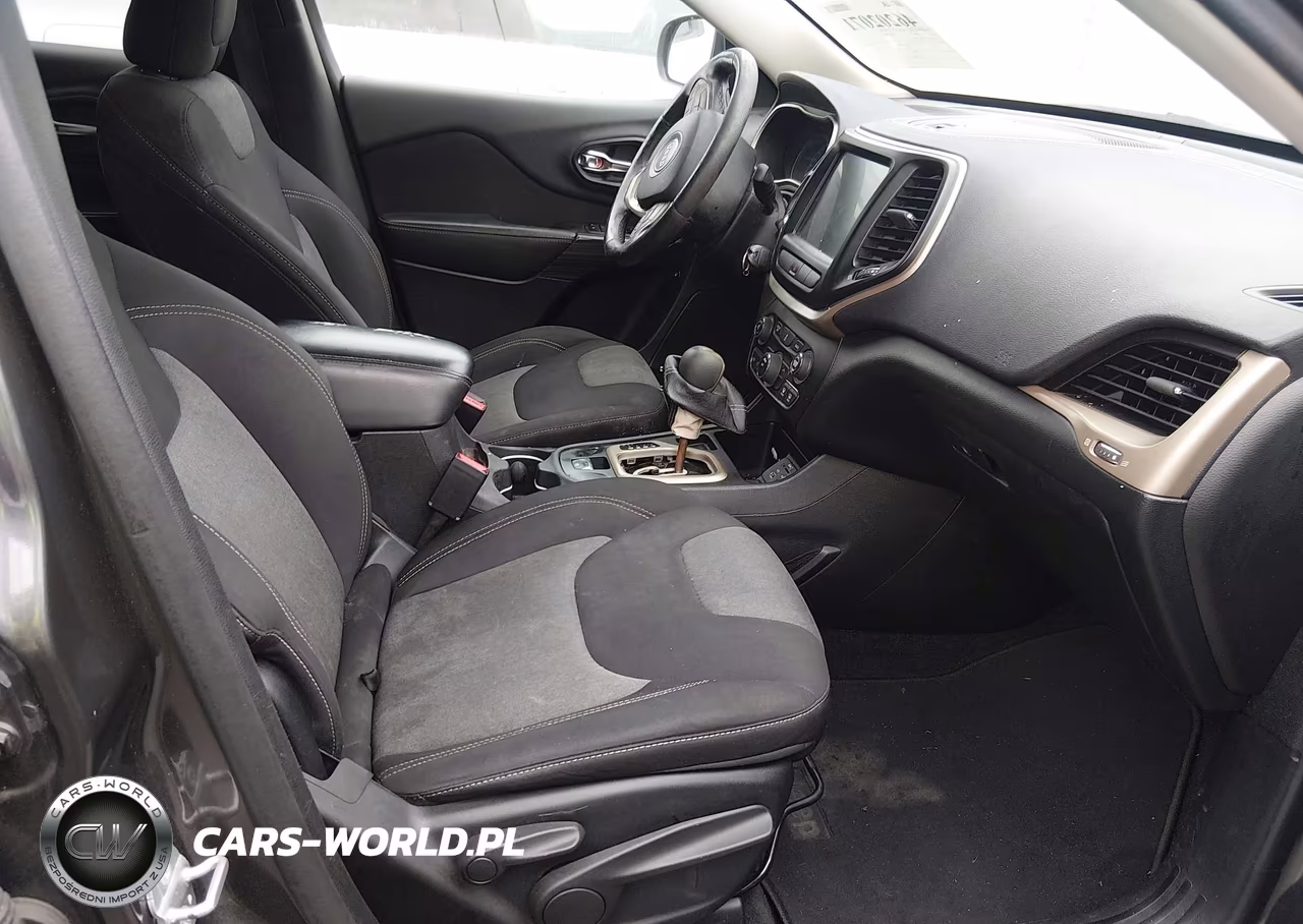 2014 Jeep Cherokee Latitude VIN:1C4PJLCB5EW154606 - 5