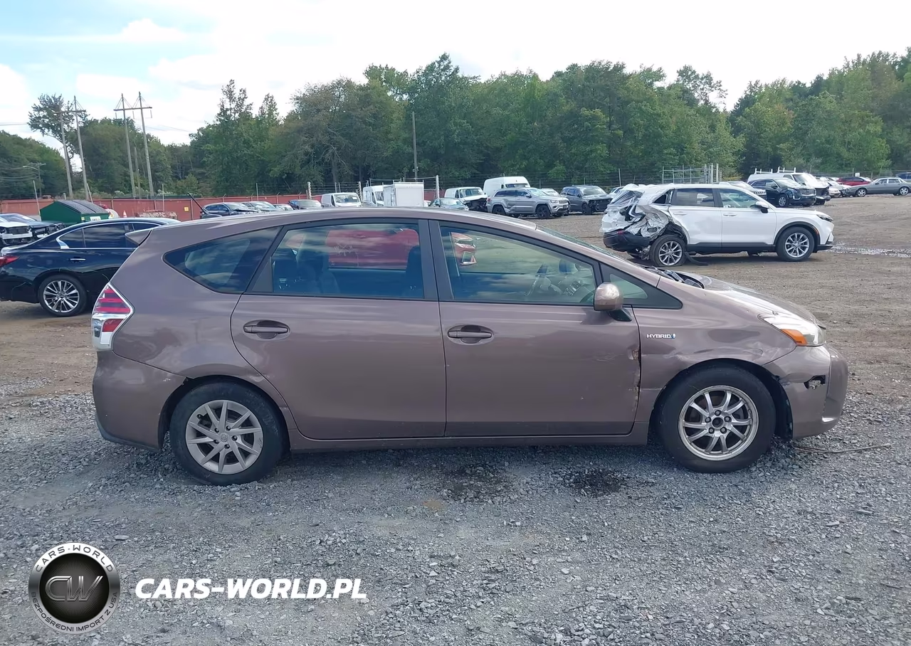 2015 Toyota Prius V Three VIN:JTDZN3EU3FJ039660 - 13
