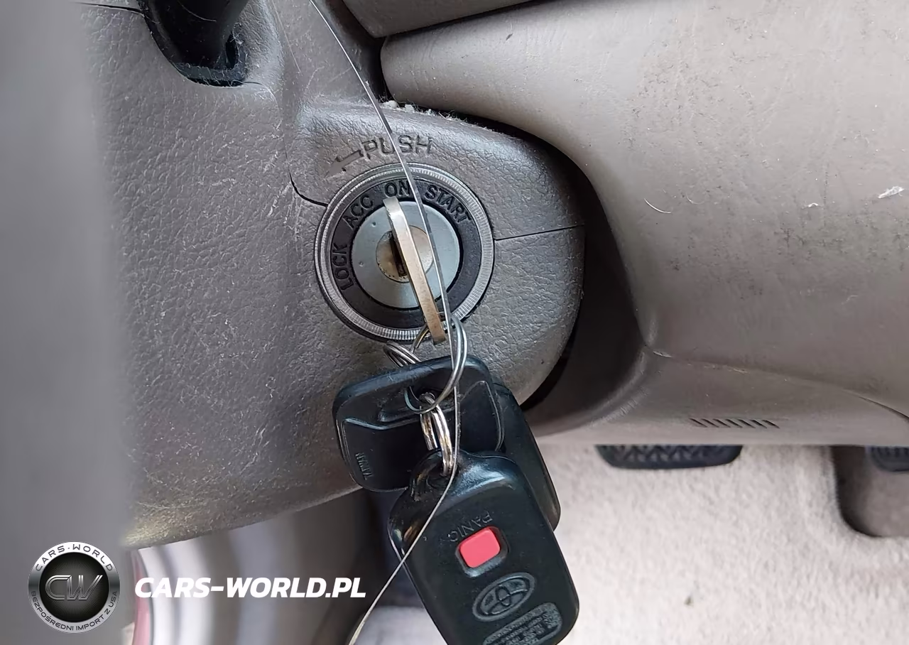 2004 Toyota Camry Le VIN:4T1BE32K04U379635 - 11