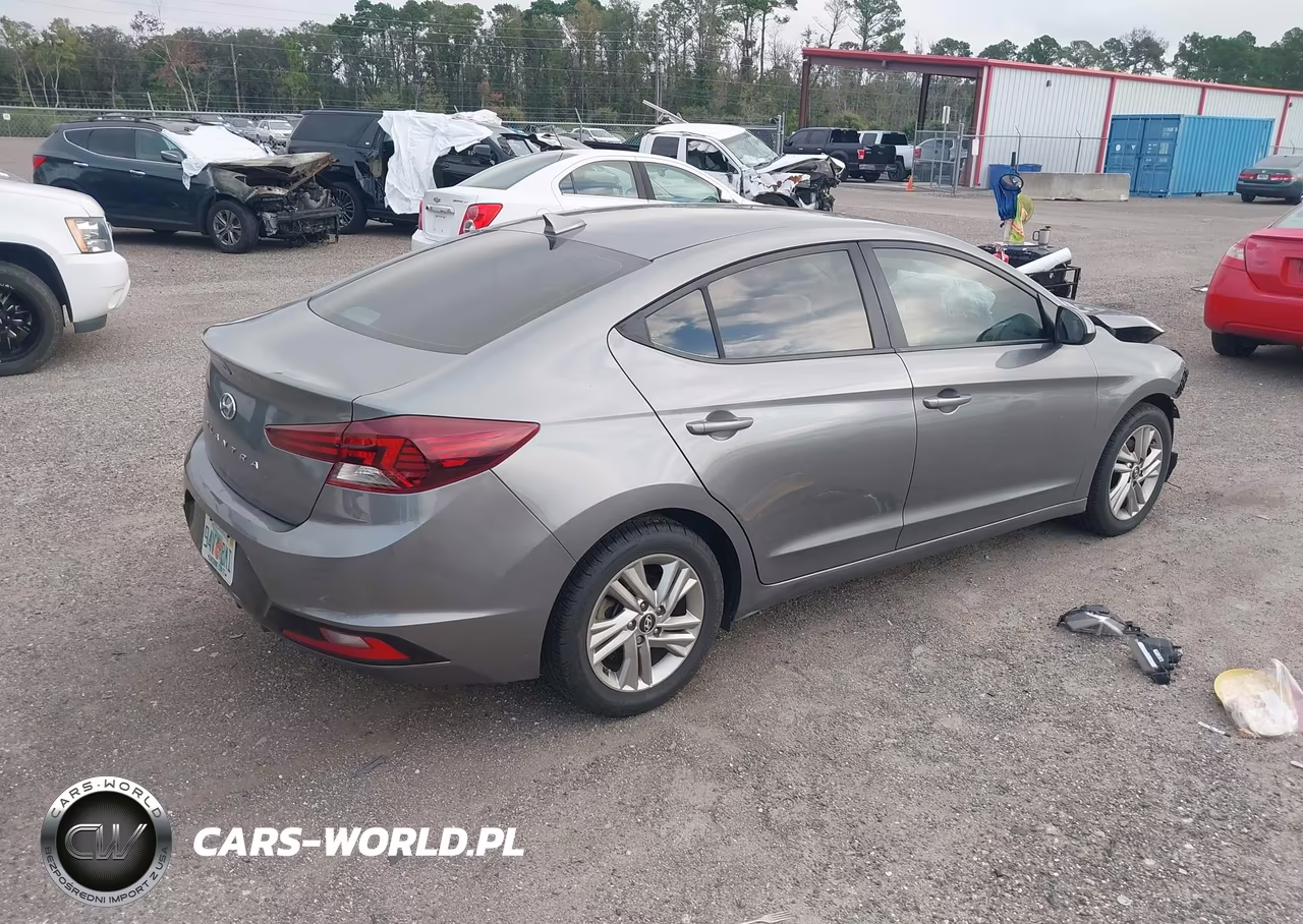 2019 Hyundai Elantra Sel VIN:5NPD84LF1KH465099 - 4