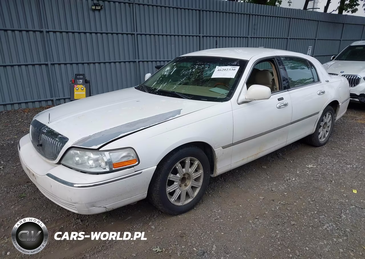 2010 Lincoln Town Car Signature Limited VIN:2LNBL8CV4AX613193 - 2