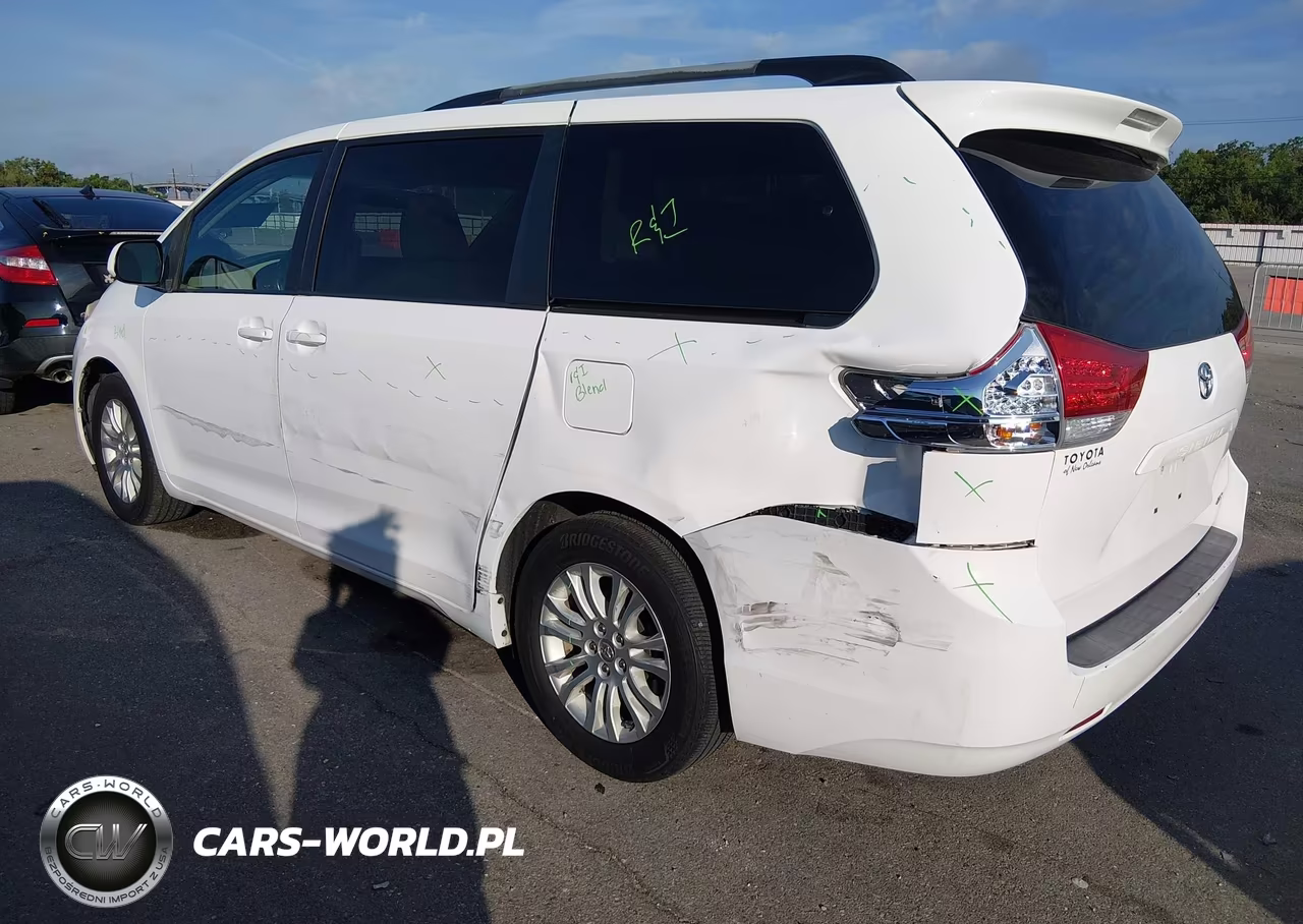 2011 Toyota Sienna Xle V6 VIN:5TDYK3DC7BS163988 - 3
