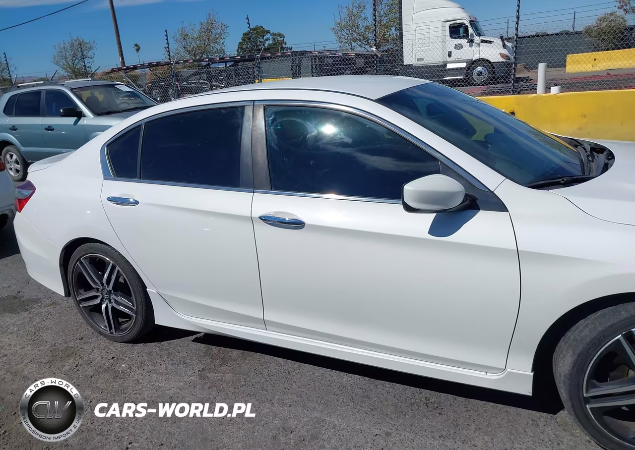 2017 Honda Accord Sport VIN:1HGCR2F5XHA024721 - 13