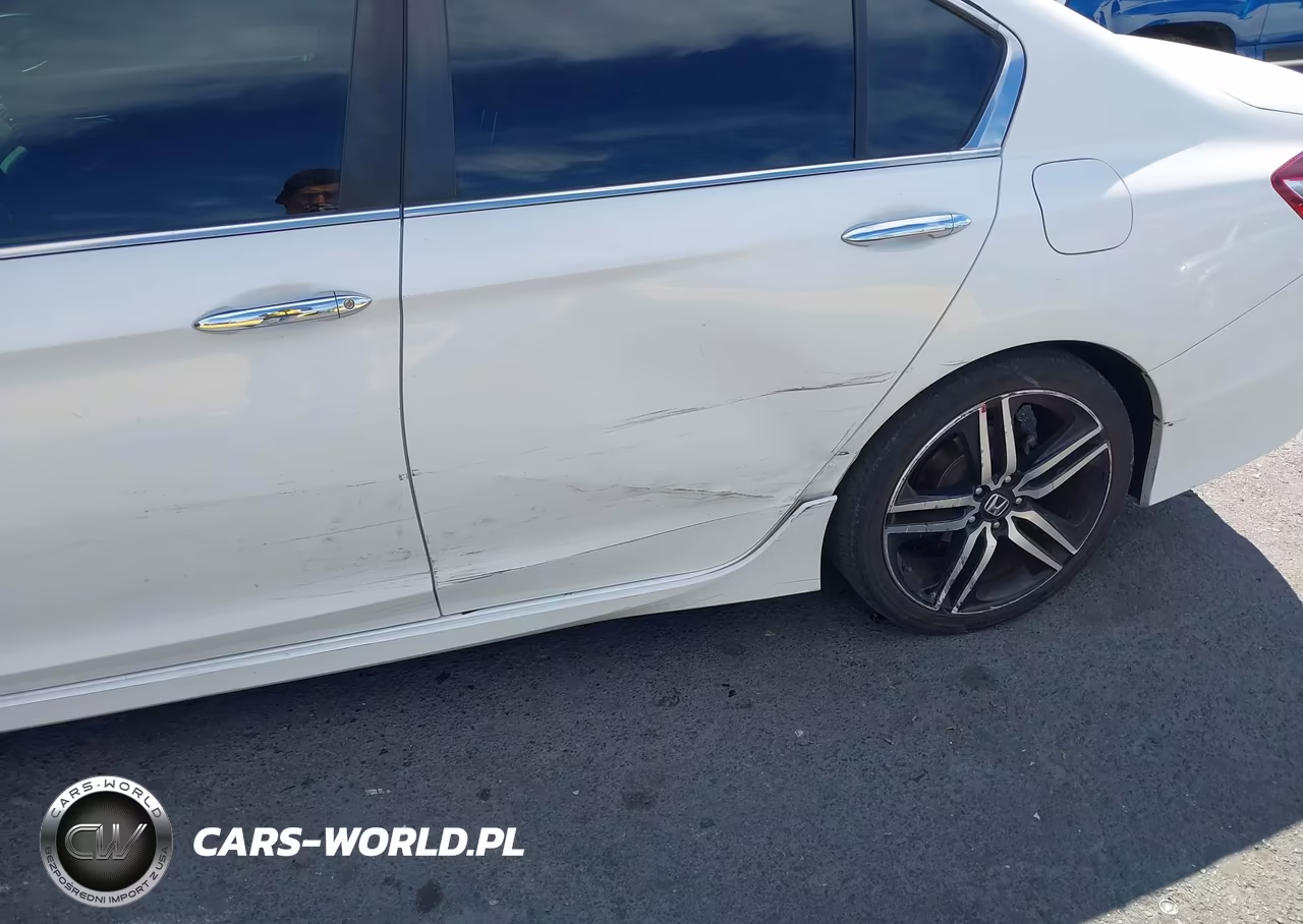 2017 Honda Accord Sport VIN:1HGCR2F5XHA024721 - 17