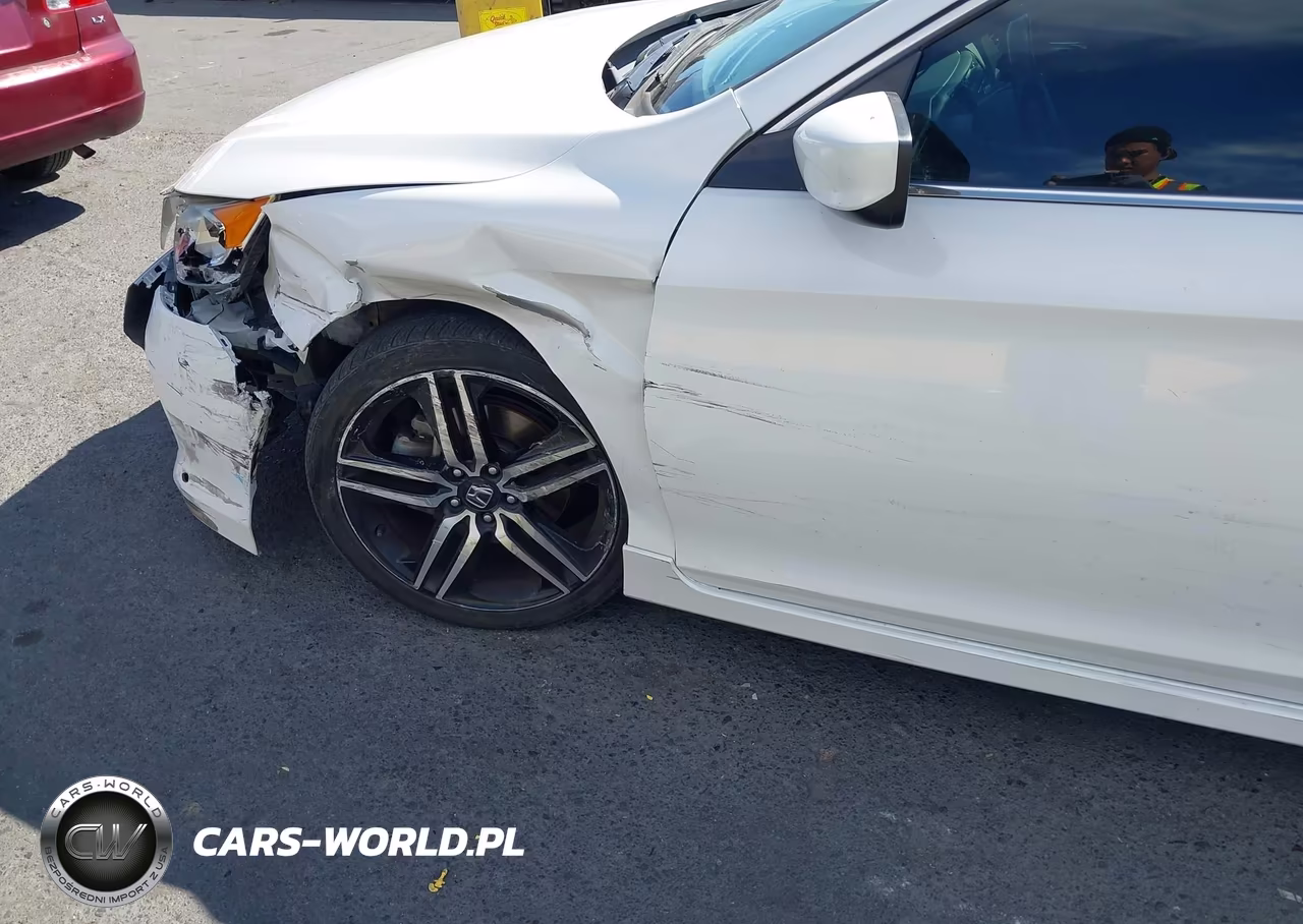 2017 Honda Accord Sport VIN:1HGCR2F5XHA024721 - 18