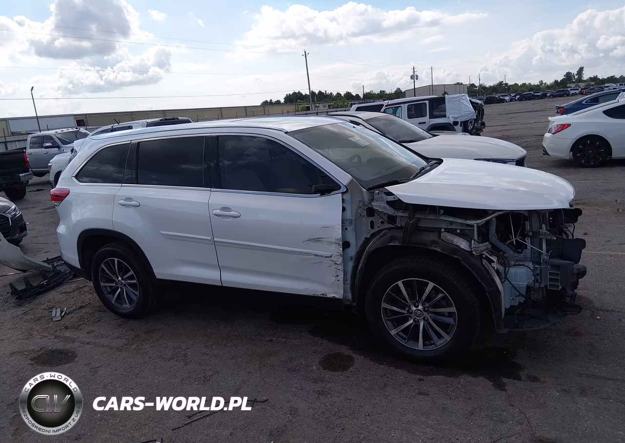 2019 Toyota Highlander Xle VIN:5TDKZRFH8KS320893 - 14