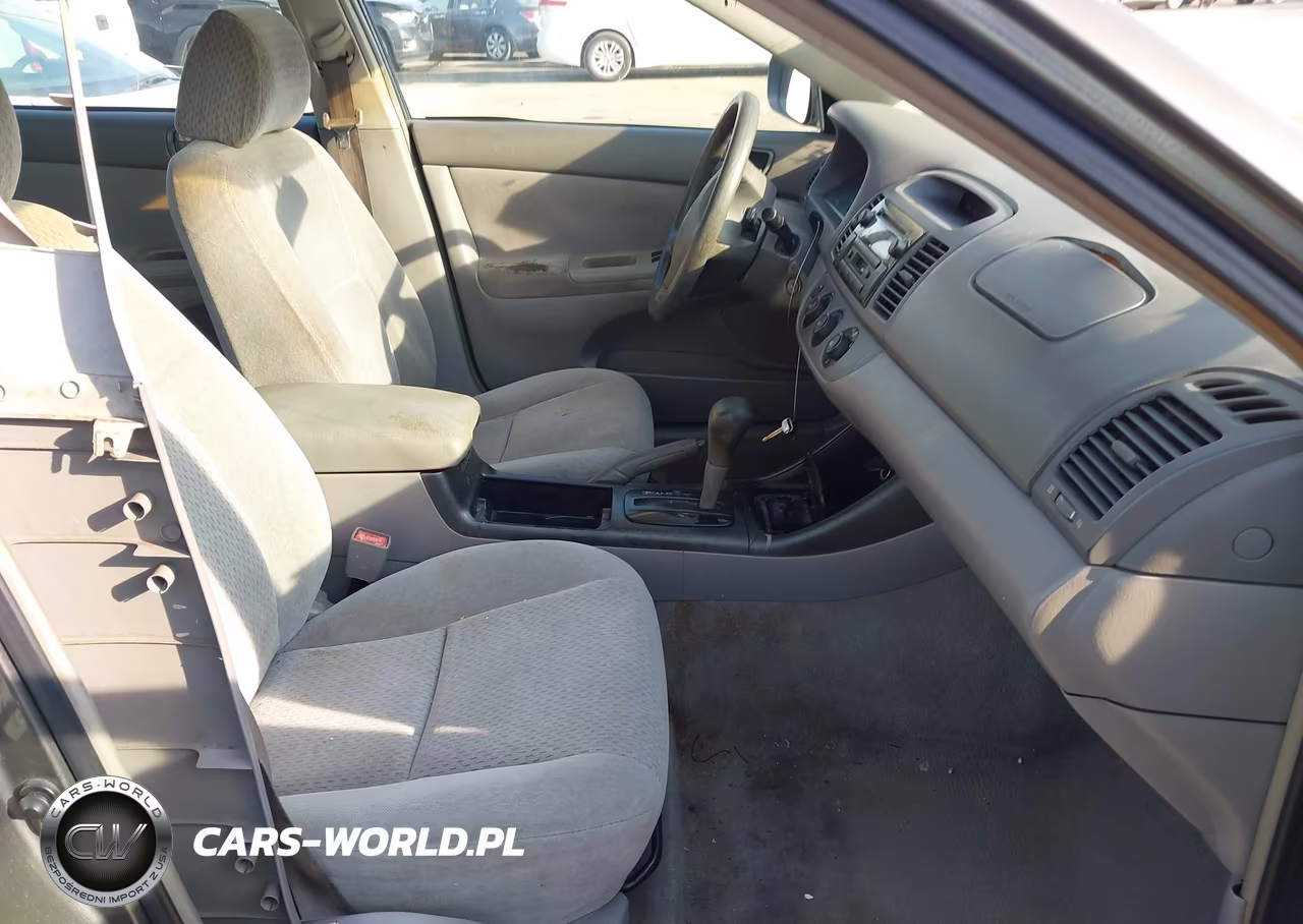 2003 Toyota Camry Le VIN:4T1BE32K83U657972 - 5