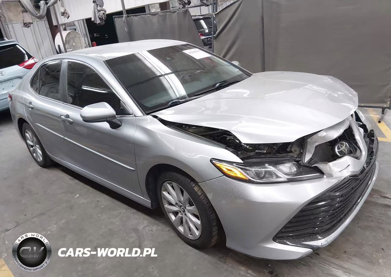 2018 Toyota Camry Le – zdjęcie 1 z 16