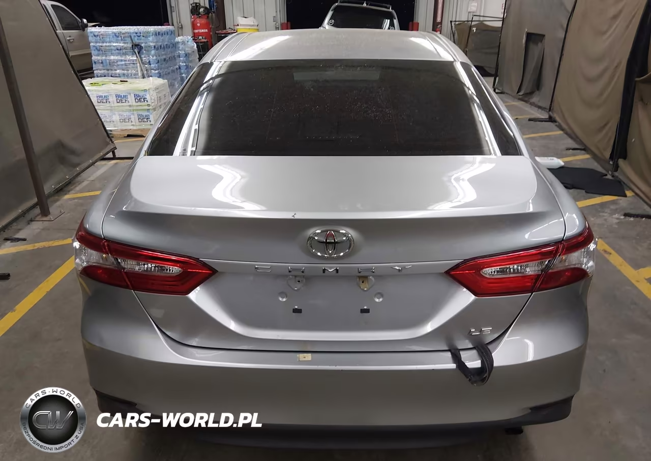 2018 Toyota Camry Le VIN:4T1B11HK0JU574993 - 16