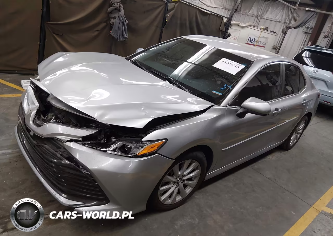 2018 Toyota Camry Le VIN:4T1B11HK0JU574993 - 2