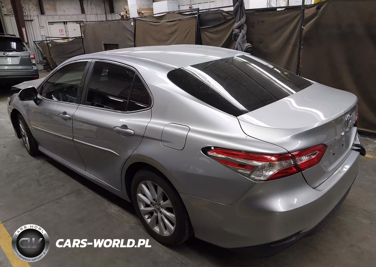 2018 Toyota Camry Le VIN:4T1B11HK0JU574993 - 3