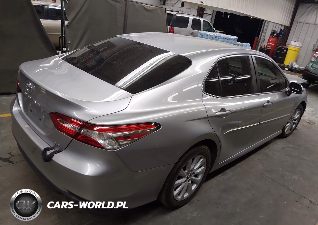 2018 Toyota Camry Le VIN:4T1B11HK0JU574993 - 4