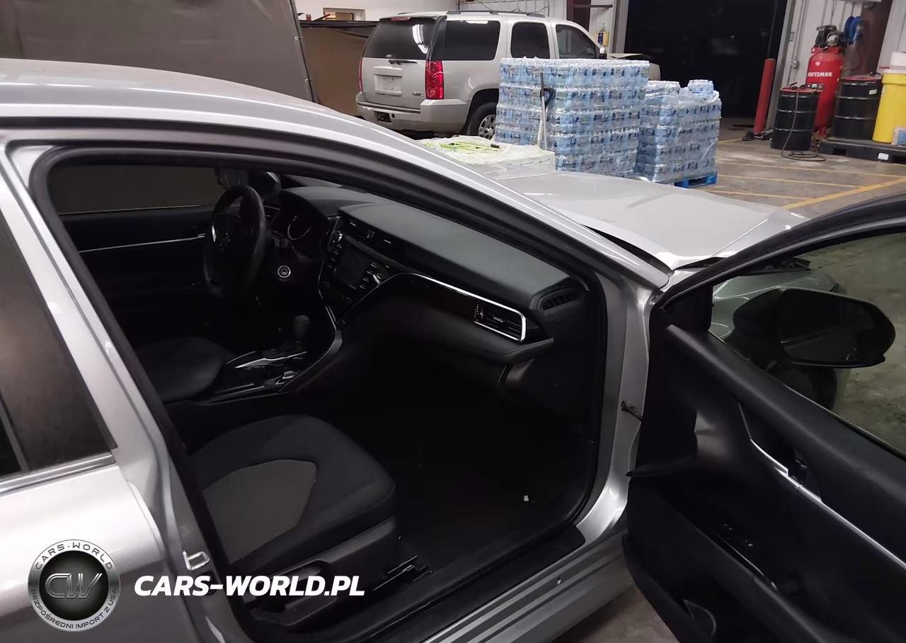2018 Toyota Camry Le VIN:4T1B11HK0JU574993 - 5