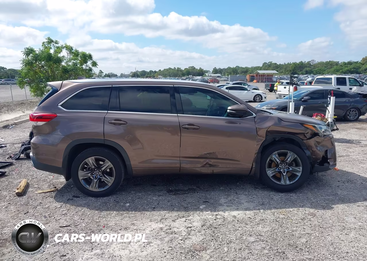2018 Toyota Highlander Limited Platinum VIN:5TDYZRFH0JS276476 - 13