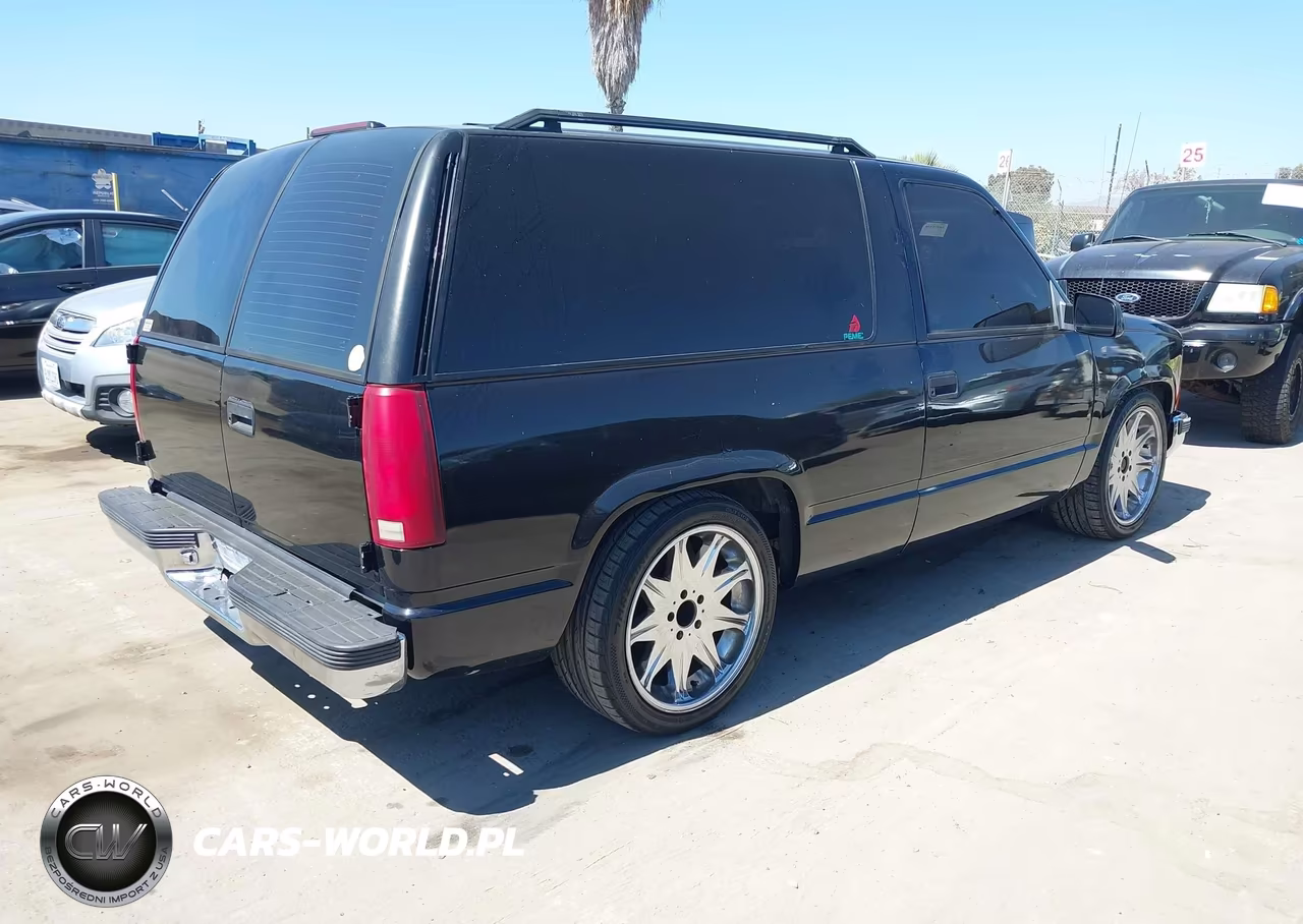 1999 Chevrolet Tahoe VIN:3GNEC18R7XG113916 - 4