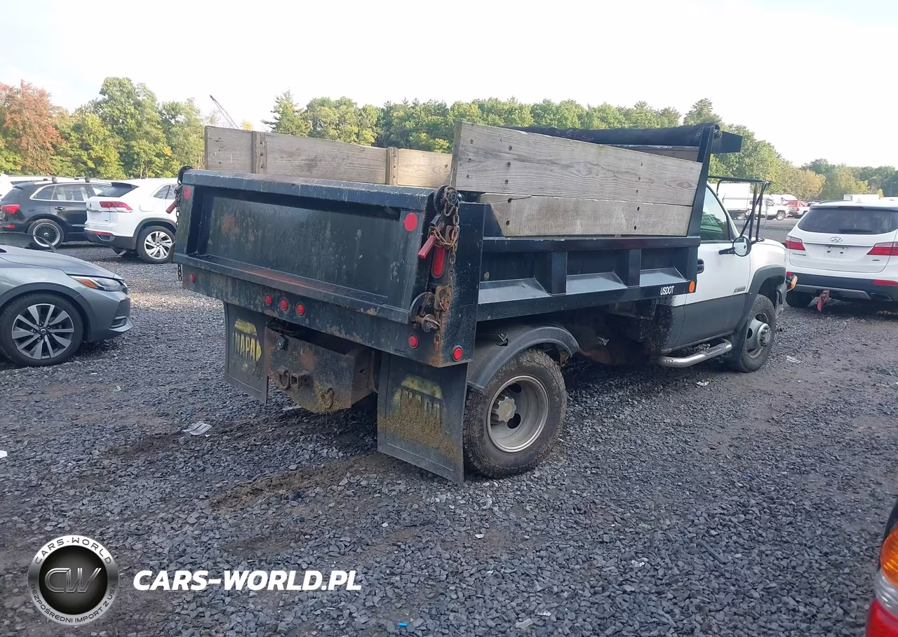 2004 Chevrolet Silverado 3500 VIN:1GBJK34U04E211354 - 4
