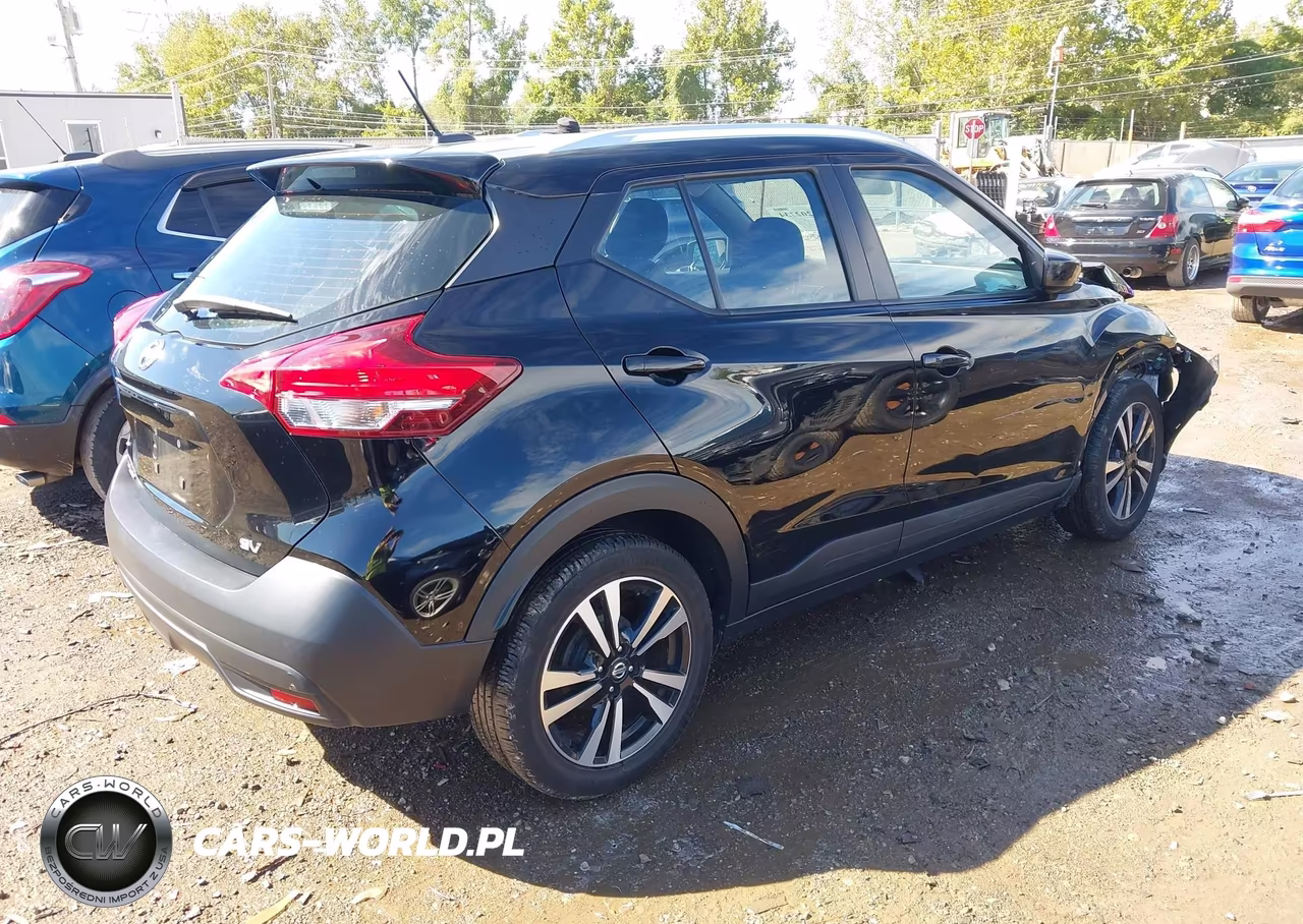 2018 Nissan Kicks Sv VIN:3N1CP5CUXJL534781 - 4