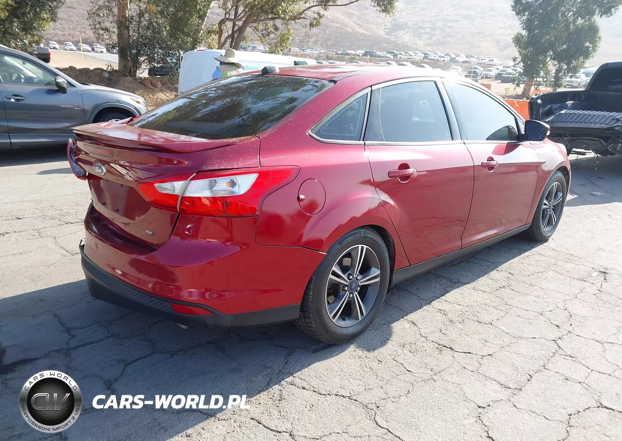 2014 Ford Focus Se VIN:1FADP3F29EL131950 - 4